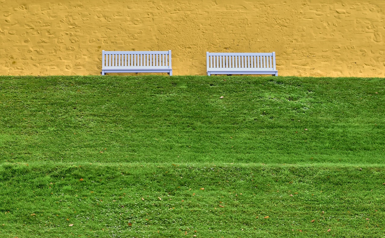 Gezellige terrasavond met warme Mediterrane windlichten. Gezellige terrasavond met warme Mediterrane windlichten.